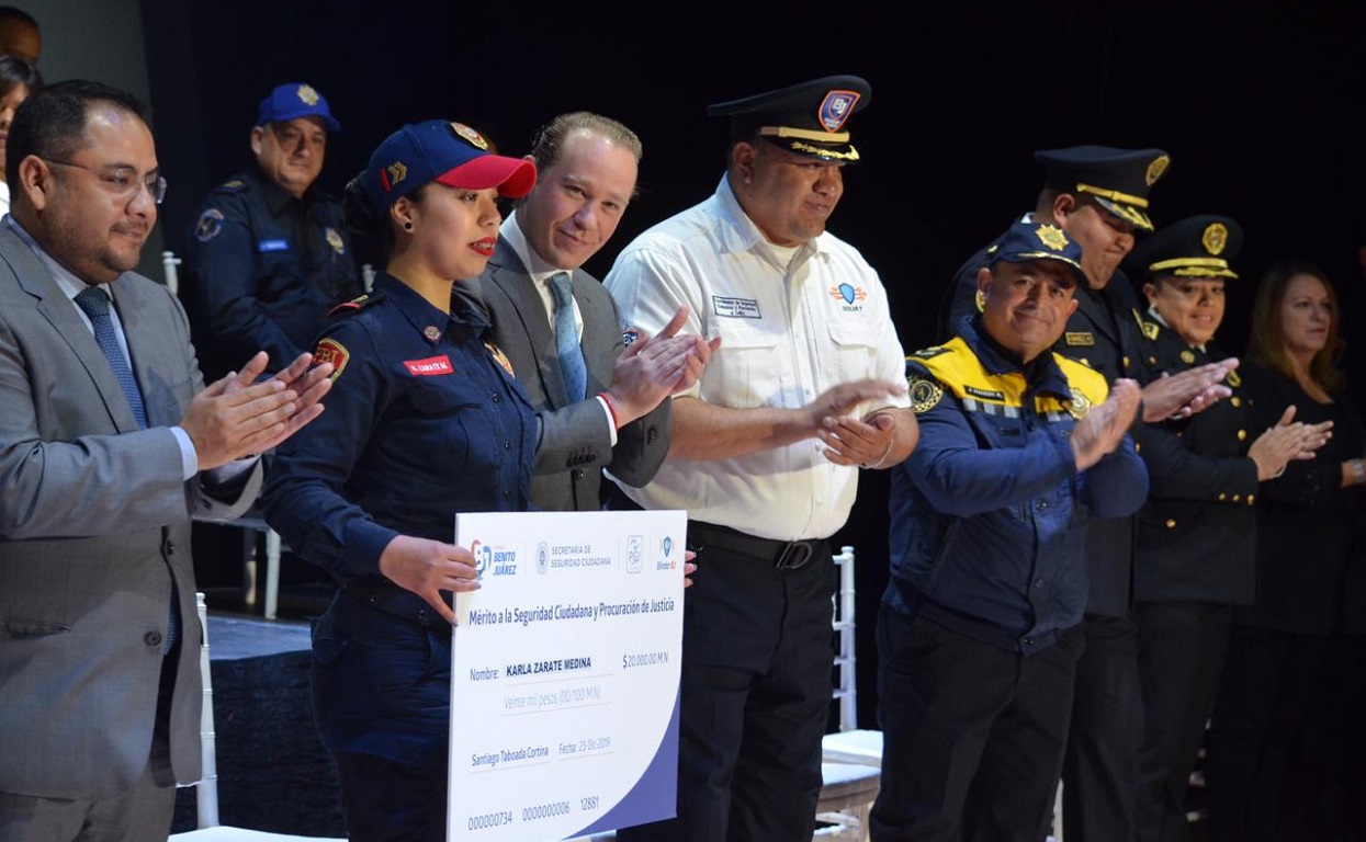 Entrega alcalde Santiago Taboada Reconocimiento al Mérito a la Seguridad Ciudadana y Procuración de Justicia 2019