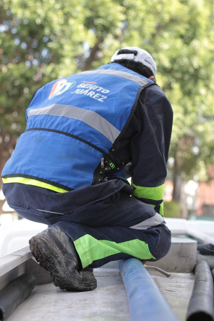 Abastece Alcaldía Benito Juárez a vecinos de la Del Valle con agua de captadores de lluvia instalados en sus edificios