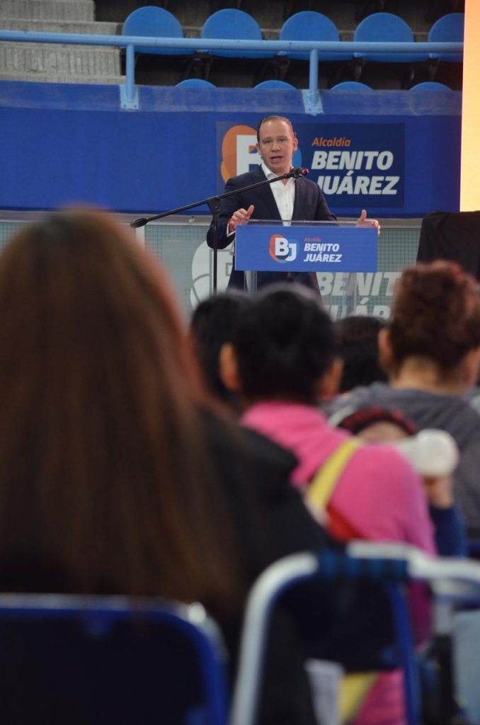 Alcalde Santiago Taboada entrega apoyos sociales a mil benitojuarenses