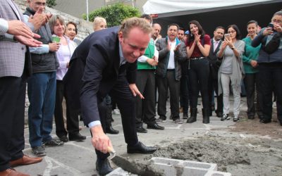 El alcalde Santiago Taboada coloca la primera piedra en materia de reconstrucción en Benito Juárez