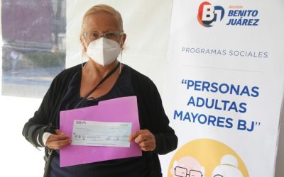 Entrega alcalde Santiago Taboada apoyos económicos a personas adultas mayores en Benito Juárez