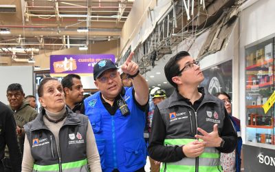 Alcaldía Benito Juárez atiende caída de marquesina en tienda departamental