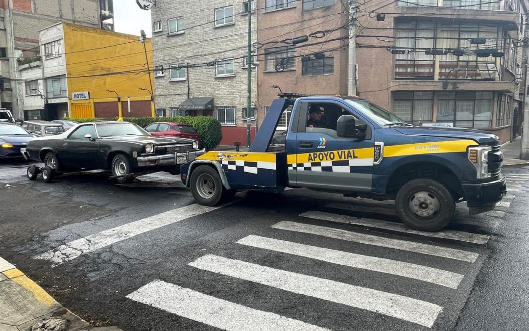 Alcalde Luis Mendoza implementa operativo para reforzar retiro de autos chatarra para mantener el orden y la seguridad en Benito Juárez