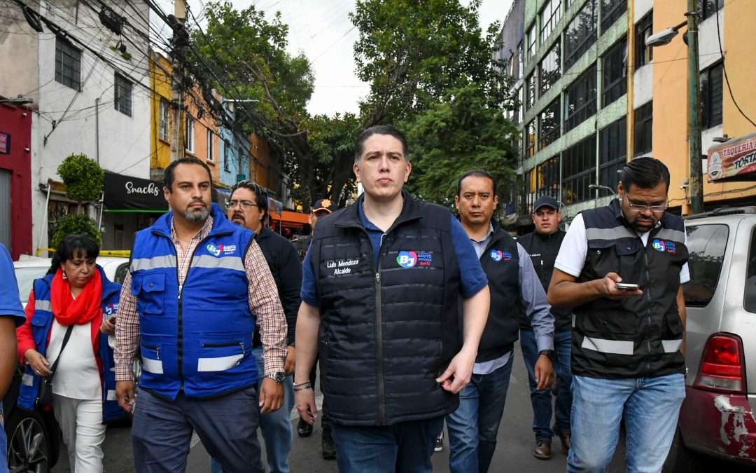 Alcalde Luis Mendoza atiende flamazo por acumulación de gas en colonia Portales