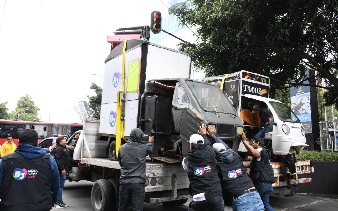 Gobierno de Luis Mendoza retira de la vía pública cinco toneladas de enseres en diversas colonias de la alcaldía